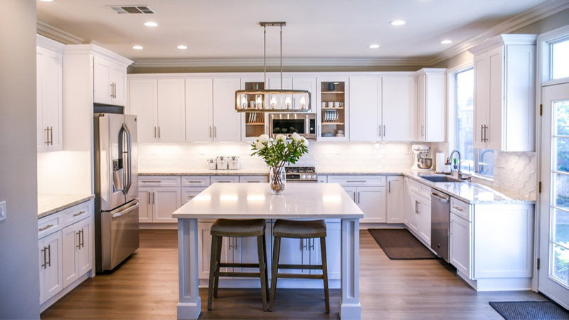 white-wooden-cupboards-1-1-1-1-1-1-1-1.jpg